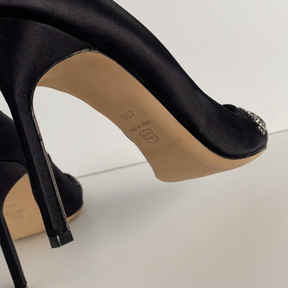 Manolo Blahnik Rare Authentic Black Satin Pumps - Picture 8 of 16